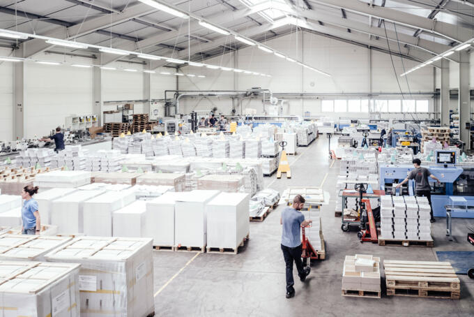 Druckweiterverarbeitung, Klebebinder und Fadenhefter