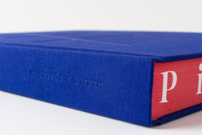 Motivfarbschnitt seitlich an einem Buch