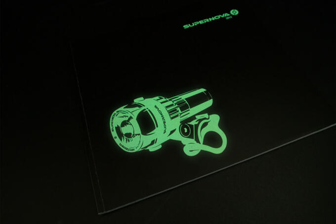 Nachleuchtfarbe auf Papier