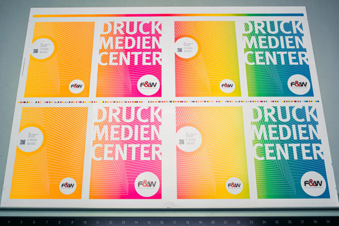 Irisdruck mit Neonfarben