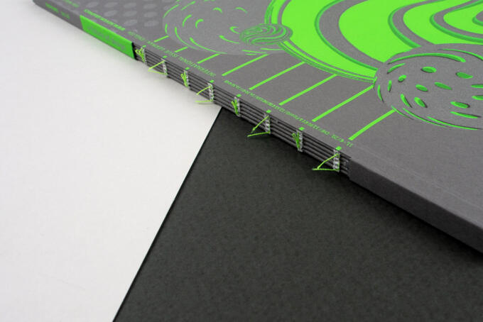 halboffene Fadenheftung mit Neonfäden